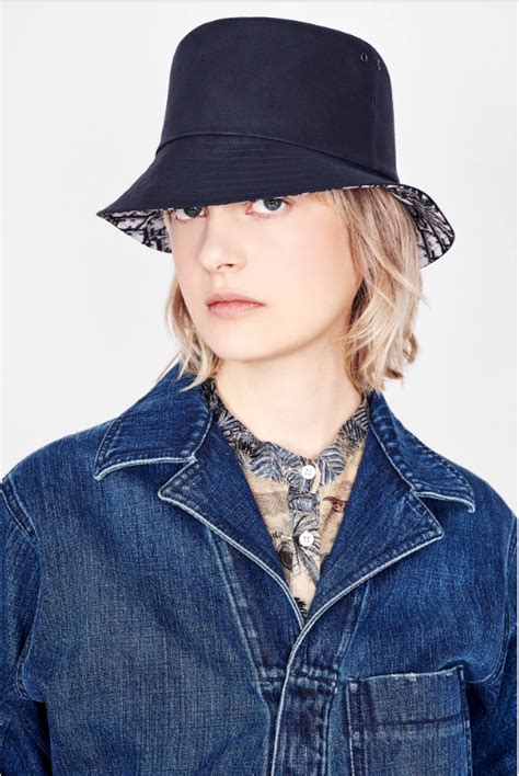 Il cappello Dior da avere è il bucket hat moda estate 2020 